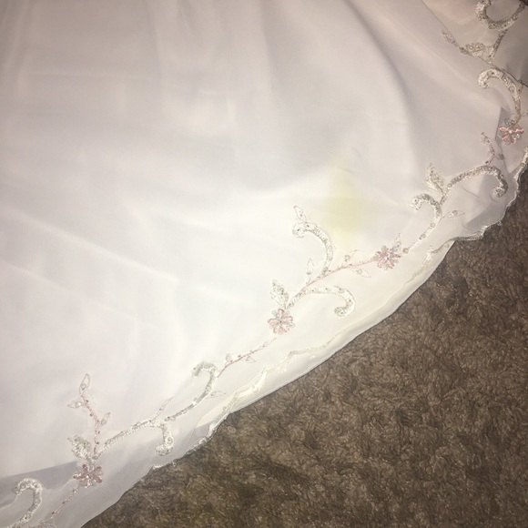 RAYLIA DESIGNS WEDDING DRESS - Picture 7 of 8